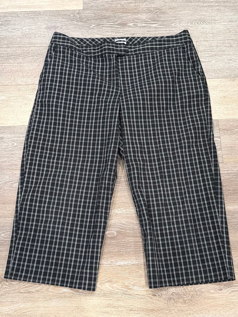 IZOD Golf Womens Size 16 Black and White Pants